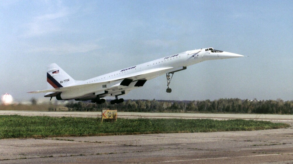 FIASKO: Tu-144 produserte bare 55 passasjerflyginger før hele det sovjetiske supersoniske programmet ble kansellert i 1983. Til sammenligning skulle Concorde fortsatt fly i 20 år og frakte rundt tre millioner passasjerer over Atlanteren. FIASKO: Tu-144 produserte bare 55 passasjerflyginger før hele det sovjetiske supersoniske programmet ble kansellert i 1983. Til sammenligning skulle Concorde fortsatt fly i 20 år og frakte rundt tre millioner passasjerer over Atlanteren.