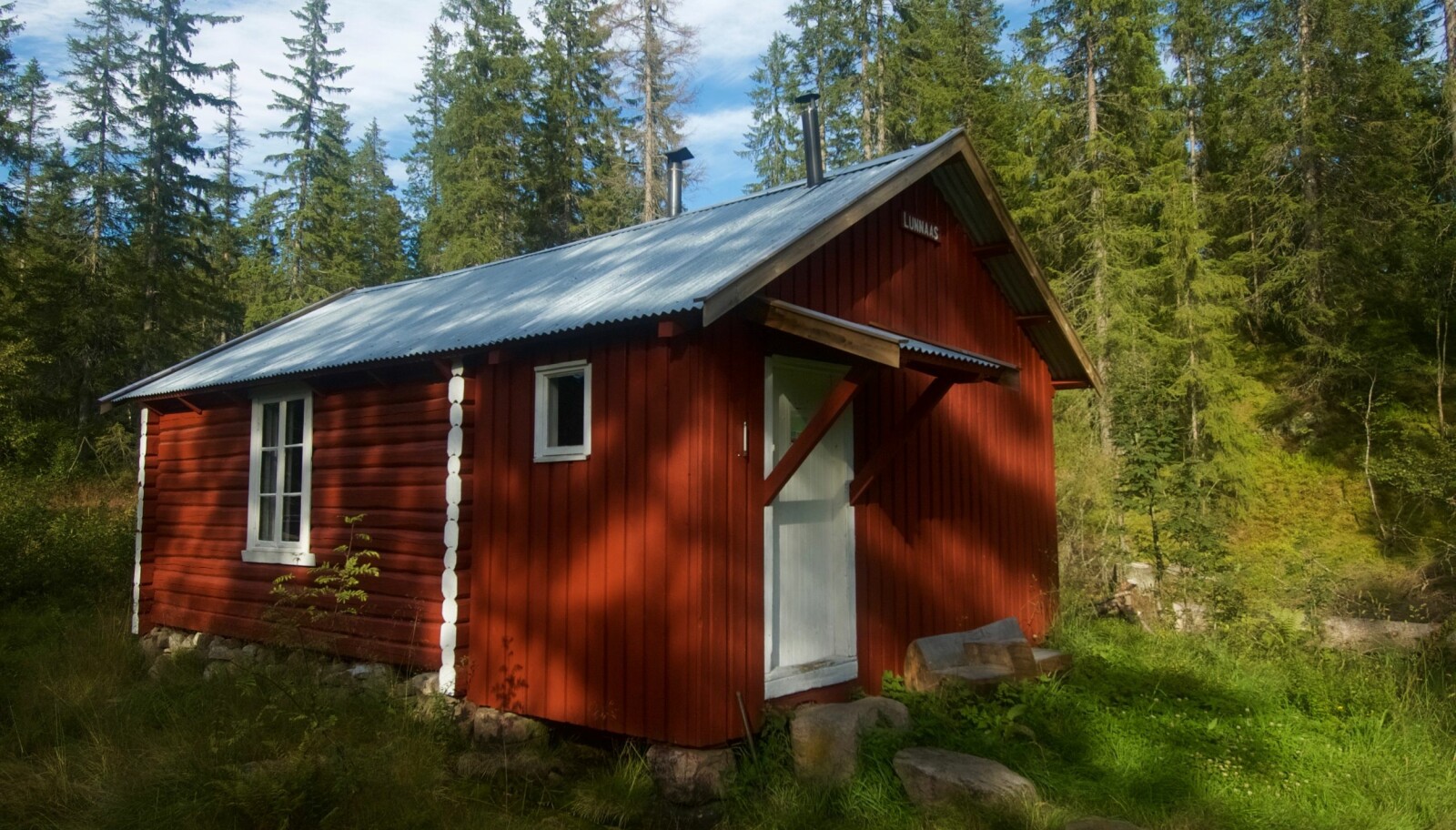 <b>LUNNAAS KOIE: </b>Lunnaas er en åpen koie i nordenden av Finnemarka <b>LUNNAAS KOIE: </b>Lunnaas er en åpen koie i nordenden av Finnemarka