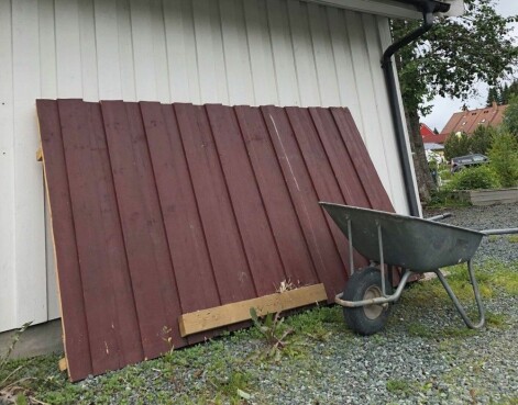<b>MÅTTE BORT: </b>Her er veggen som er fjernet for å gi pass til den nye bilen. <b>MÅTTE BORT: </b>Her er veggen som er fjernet for å gi pass til den nye bilen.