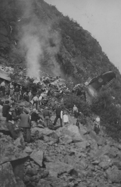 <b>FATAL ULYKKE: </b>Ulykken der flybåten «Kvitebjørn» krasjet, var i mange år den verste flyulykken i Norges historie. 34 personer mistet livet. Her et bilde tatt timer etter det fatale krasjet.<b> </b> <b>FATAL ULYKKE: </b>Ulykken der flybåten «Kvitebjørn» krasjet, var i mange år den verste flyulykken i Norges historie. 34 personer mistet livet. Her et bilde tatt timer etter det fatale krasjet.<b> </b>