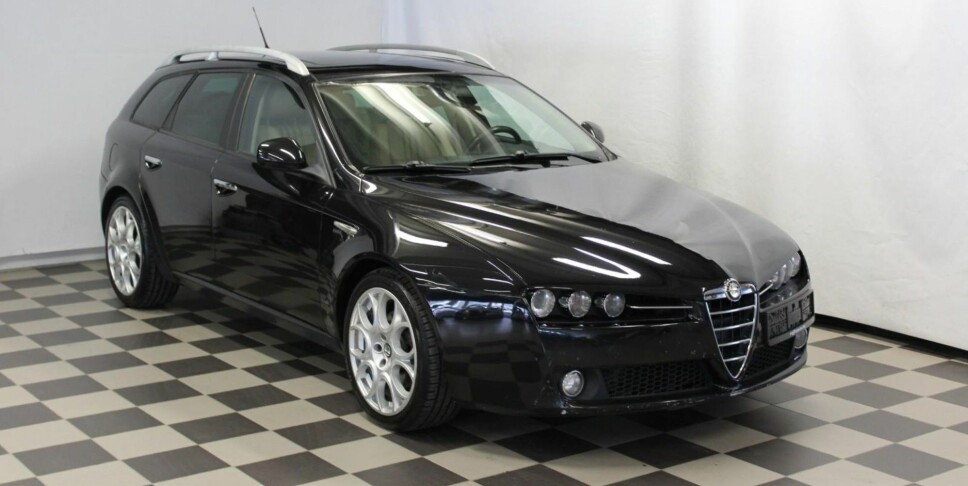 <b>HOLDER SEG GODT: </b>Dette eksemplaret av Alfa Romeo 159 Sportwagon har rukket å bli 11 år gammel, selv om det kanskje ikke ser slik ut. Bilen er nå til salgs, for kun 59.000 kroner. <b>HOLDER SEG GODT: </b>Dette eksemplaret av Alfa Romeo 159 Sportwagon har rukket å bli 11 år gammel, selv om det kanskje ikke ser slik ut. Bilen er nå til salgs, for kun 59.000 kroner.