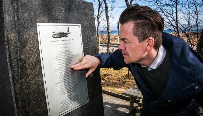 <b>HELL I UHELL: </b>Ken Rune Hansen besøker for første gang minnesmerket hvor navnet til bestefaren kunne stått. <b>HELL I UHELL: </b>Ken Rune Hansen besøker for første gang minnesmerket hvor navnet til bestefaren kunne stått.