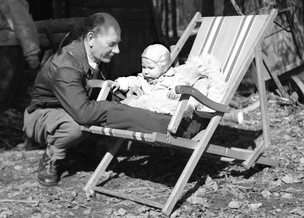 <b>Berget av tilfeldighet:</b> Statsminister Einar Gerhardsen skulle reist med ulykkesflyet, men endret reiseplanene i siste liten. Her sammen med sønnen Rune fire måneder før ulykken. <b>Berget av tilfeldighet:</b> Statsminister Einar Gerhardsen skulle reist med ulykkesflyet, men endret reiseplanene i siste liten. Her sammen med sønnen Rune fire måneder før ulykken.