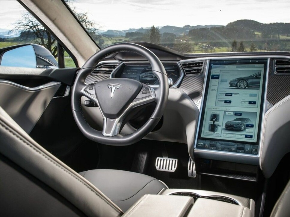 Tesla-salget går fremdeles bra i Norge. Nå kan kan du få en Model S eller X på bare to uker. Tesla-salget går fremdeles bra i Norge. Nå kan kan du få en Model S eller X på bare to uker.