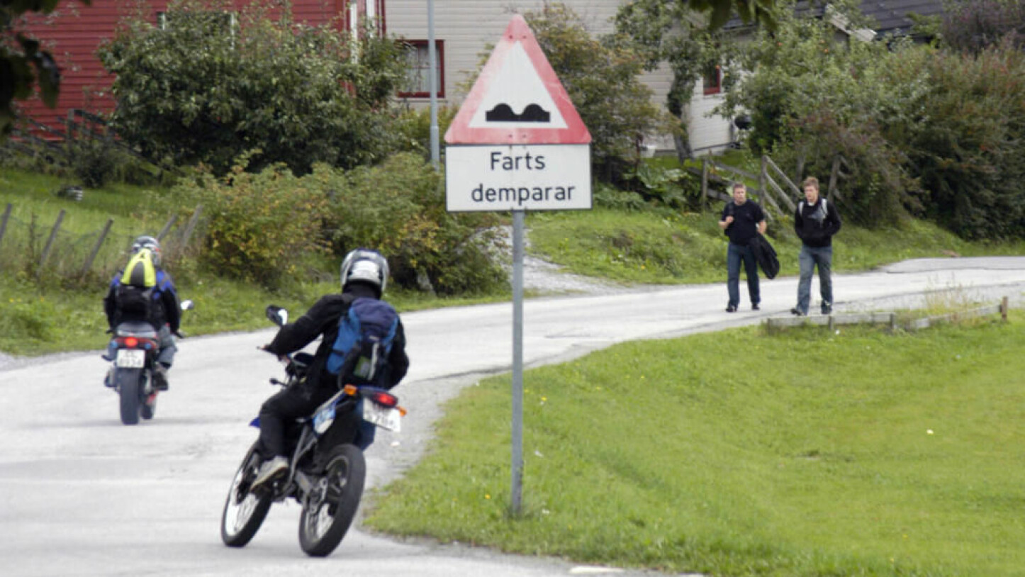 Mange mopeder går mye fortere enn de egentlig skal – dermed øker også faren for ulykker. Mange mopeder går mye fortere enn de egentlig skal – dermed øker også faren for ulykker.