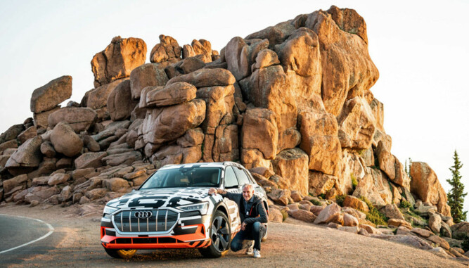 Broom-Benny har som en av de aller første i hele verden vært på tur i Audis nye elbil e-tron quattro. Broom-Benny har som en av de aller første i hele verden vært på tur i Audis nye elbil e-tron quattro.