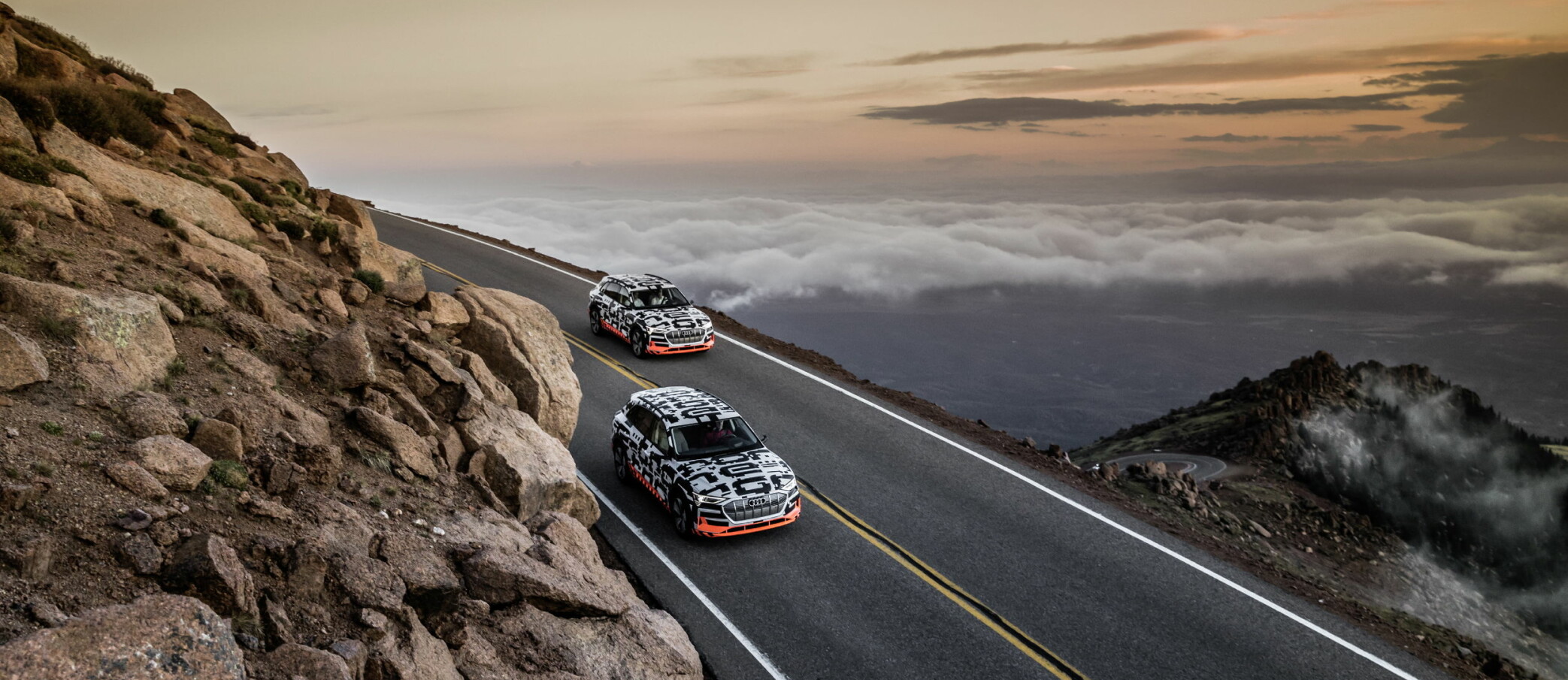 Et knippe journalister har vært i Colorado Springs og sniktittet på Audis første elbil, e-tron quattro. Et knippe journalister har vært i Colorado Springs og sniktittet på Audis første elbil, e-tron quattro.