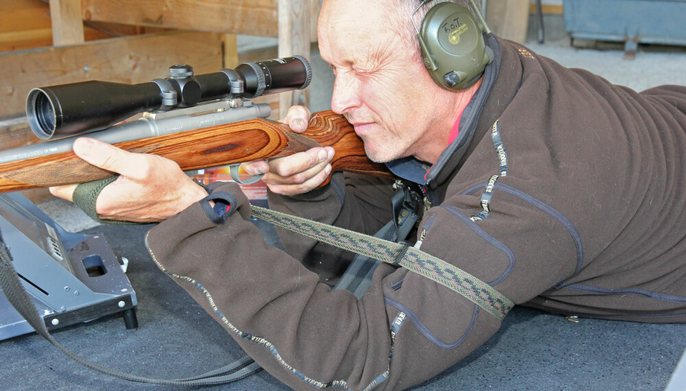 <b>RIFLESTROPP: </b>Dei aller fleste held rifla stødigare
og skyt betre med hjelp av
riflestroppen. <b>RIFLESTROPP: </b>Dei aller fleste held rifla stødigare
og skyt betre med hjelp av
riflestroppen.