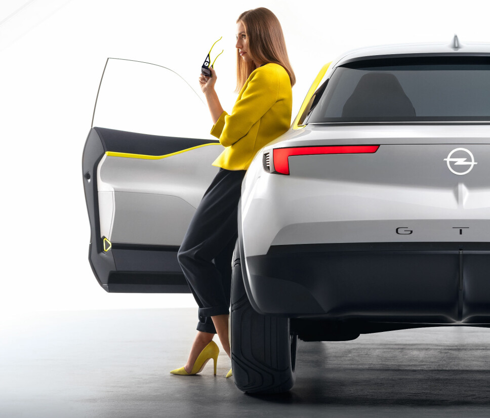 <b>KOMPASS FOR DESIGN: </b>GT X Experimental viser for første gang «Opel Compass», en ny designprofil som vil prege fremtidens modeller både foran og bak. <b>KOMPASS FOR DESIGN: </b>GT X Experimental viser for første gang «Opel Compass», en ny designprofil som vil prege fremtidens modeller både foran og bak.