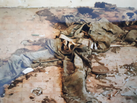 <b>LANGS VEIEN:</b> En drept soldat, etterlatt langs veien i lang tid – dagligdags i Mogadishu, rystende for en nordmann. Foto: Privat <b>LANGS VEIEN:</b> En drept soldat, etterlatt langs veien i lang tid – dagligdags i Mogadishu, rystende for en nordmann. Foto: Privat