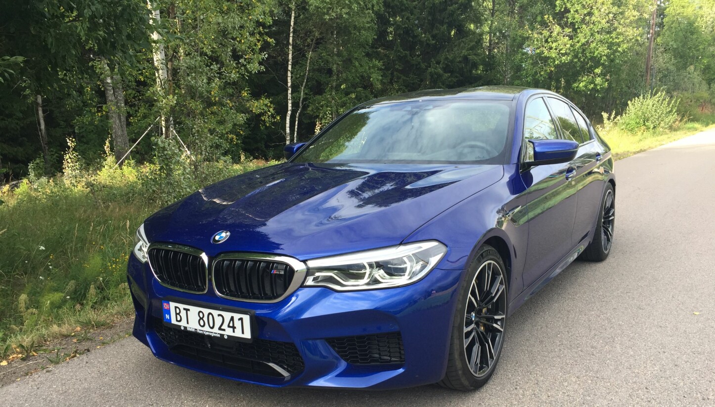 HEFTIG: Nye BMW M5 har enorme ytelser, men bemerker seg som en komfortabel familiebil til hverdags. Men de diabolske kreftene er aldri langt unna HEFTIG: Nye BMW M5 har enorme ytelser, men bemerker seg som en komfortabel familiebil til hverdags. Men de diabolske kreftene er aldri langt unna