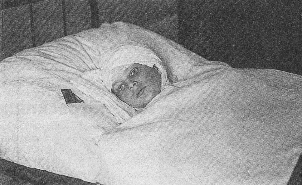 <b>LEGENDE</b>: Den hvite barnesoldaten Onni Kokko på dødsleiet i Vasa. Etter sin død ble Onni en legende, og ble dyrket som en helt på den hvite siden. <b>LEGENDE</b>: Den hvite barnesoldaten Onni Kokko på dødsleiet i Vasa. Etter sin død ble Onni en legende, og ble dyrket som en helt på den hvite siden.