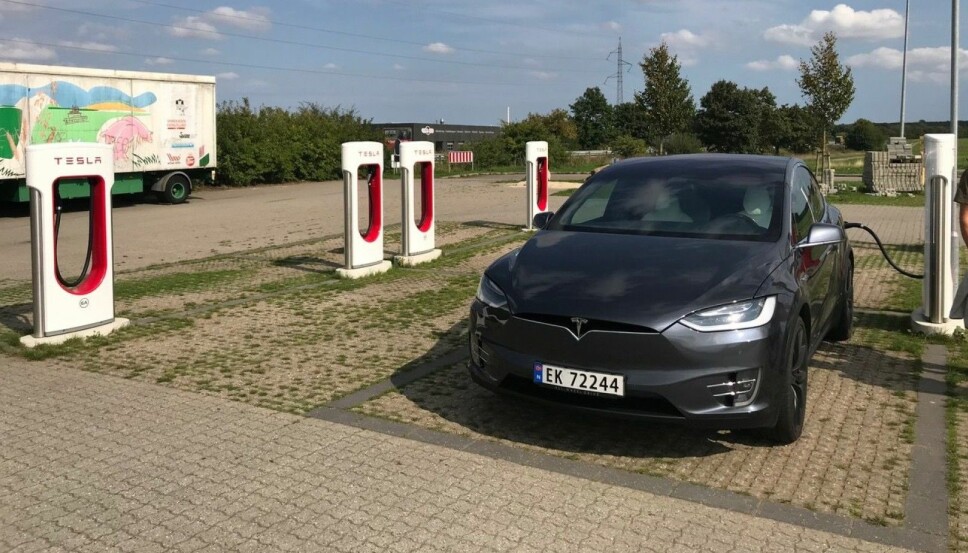 <b>ALENE OM SUPERLADERNE: </b>På Teslas superladere i Danmark og Tyskland var vi ofte eneste bil til lading. <b>ALENE OM SUPERLADERNE: </b>På Teslas superladere i Danmark og Tyskland var vi ofte eneste bil til lading.