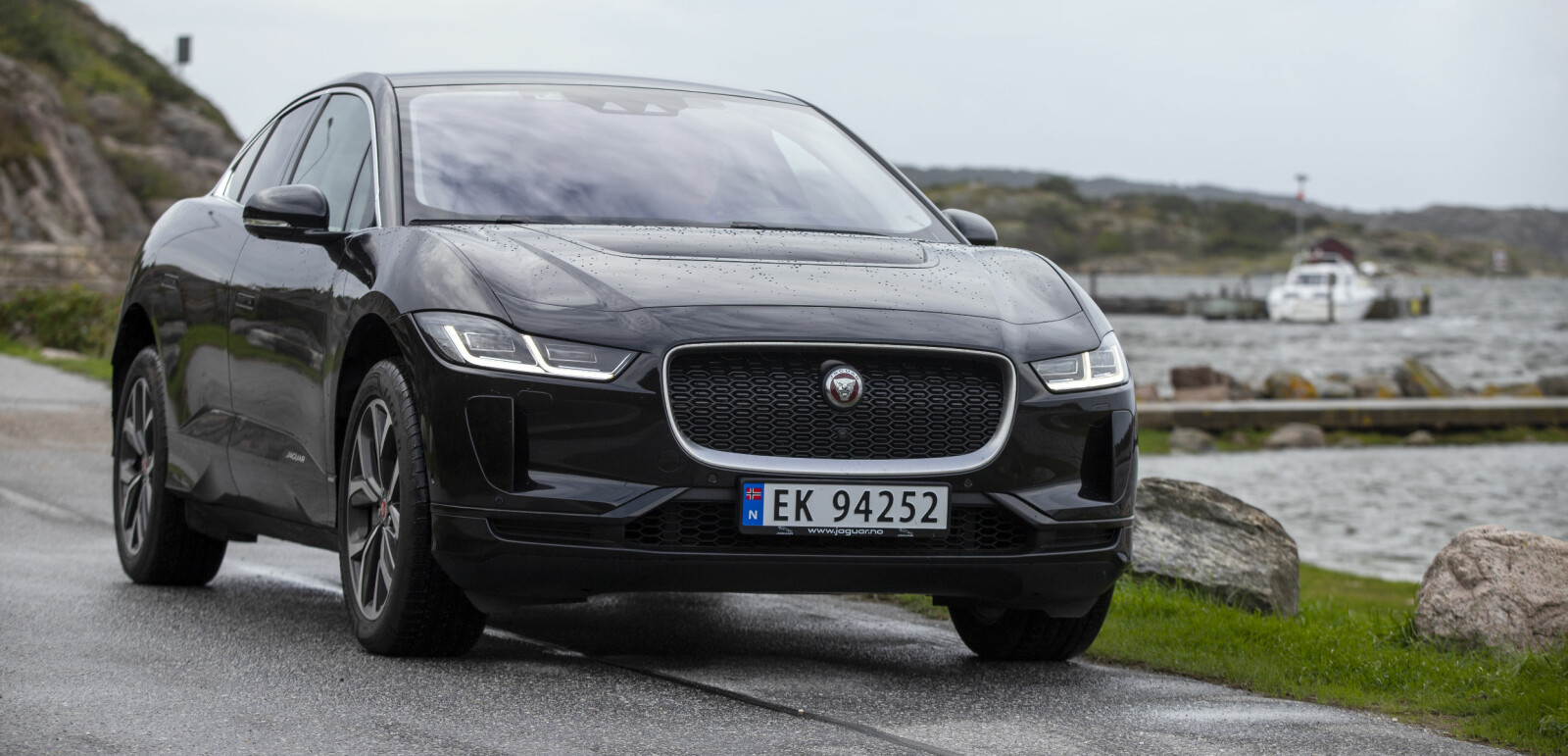<b>CROSSOVER: </b>Er den en SUV? En sportscoupé? En familiebil? I-Pace blander stilelementer på trendy crossovermaner. <b>CROSSOVER: </b>Er den en SUV? En sportscoupé? En familiebil? I-Pace blander stilelementer på trendy crossovermaner.