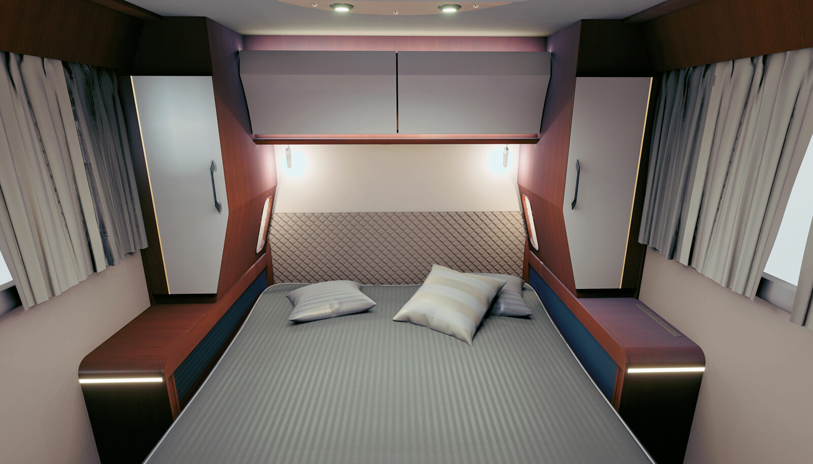 SKAPPLASS: i1090 har queens bed, flanker av store skap og nattbord. Hull inn til skapene fra hodeenden er praktisk for lagring av bøker og briller. SKAPPLASS: i1090 har queens bed, flanker av store skap og nattbord. Hull inn til skapene fra hodeenden er praktisk for lagring av bøker og briller.