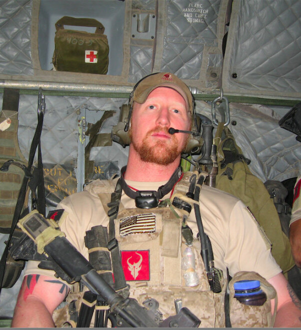 <b>TRENTE MED MARINEJEGERE:</b> I mai 2011 ble 23 spesialsoldater fra Navy SEAL Team 6 sendt på sitt livs oppdrag med mål om å drepe bin Laden. Robert O’Neill er mannen som skal ha drept terrorlederen med tre skudd i hodet. Rob O’Neill har vært i Norge to ganger og trent med norske marine-jegere. <br><br>– Når jeg blir spurt om hvem som er de beste maritime spesialstyrkene i verden, bruker jeg å trekke frem britiske Special Boat Service (SBS) og de norske marinejegerne, sa Rob O’Neill da Vi Menn intervjuet ham
i fjor. <b>TRENTE MED MARINEJEGERE:</b> I mai 2011 ble 23 spesialsoldater fra Navy SEAL Team 6 sendt på sitt livs oppdrag med mål om å drepe bin Laden. Robert O’Neill er mannen som skal ha drept terrorlederen med tre skudd i hodet. Rob O’Neill har vært i Norge to ganger og trent med norske marine-jegere. <br><br>– Når jeg blir spurt om hvem som er de beste maritime spesialstyrkene i verden, bruker jeg å trekke frem britiske Special Boat Service (SBS) og de norske marinejegerne, sa Rob O’Neill da Vi Menn intervjuet ham
i fjor.
