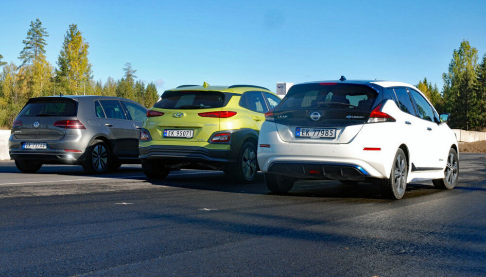 Tre biler som kjemper om elbilkjøperne i Norge. Fra venstre e-Golf, Kona og Leaf. Tre biler som kjemper om elbilkjøperne i Norge. Fra venstre e-Golf, Kona og Leaf.
