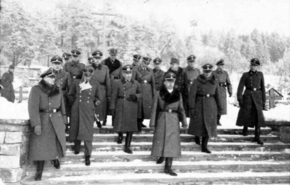 <b>STORFINT BESØK:</b> SS-sjefen Heinrich Himmler var i februar 1941 på inspeksjon i Norge og benyttet også anledningen til et besøk på Ekeberg. Helt til venstre går Rediess, Terboven og Falkenhorst. <b>STORFINT BESØK:</b> SS-sjefen Heinrich Himmler var i februar 1941 på inspeksjon i Norge og benyttet også anledningen til et besøk på Ekeberg. Helt til venstre går Rediess, Terboven og Falkenhorst.