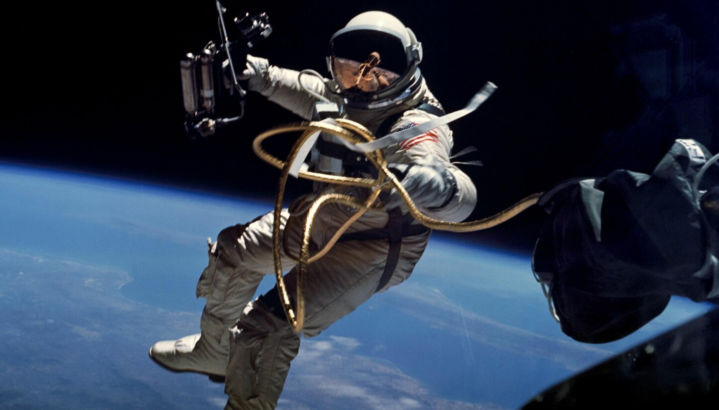 <b>SPACEWALK:</b> Å oppholde seg i lengre tid ute i rommet kan gi astronauter alvorlige skader på grunn av stråling, viser forskning fra NASA. Bildet viser Ed White, den første NASA-astronauten som gjennomførte en romvandring. <b>SPACEWALK:</b> Å oppholde seg i lengre tid ute i rommet kan gi astronauter alvorlige skader på grunn av stråling, viser forskning fra NASA. Bildet viser Ed White, den første NASA-astronauten som gjennomførte en romvandring.