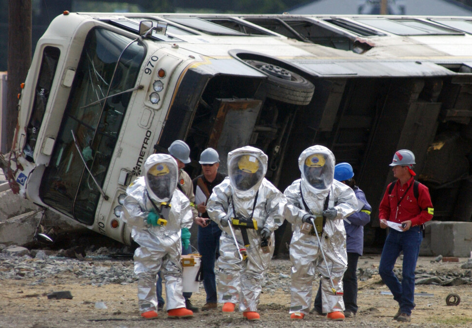 <b>BIOTERROR</b>: Etter flere
miltbrannangrep i 2001, har USA
trappet opp beredskapen mot
biologisk terror. Her fra en
øvelse i Seattle der man
simulerte angrep av en
bakteriebombe mot en storby. <b>BIOTERROR</b>: Etter flere
miltbrannangrep i 2001, har USA
trappet opp beredskapen mot
biologisk terror. Her fra en
øvelse i Seattle der man
simulerte angrep av en
bakteriebombe mot en storby.