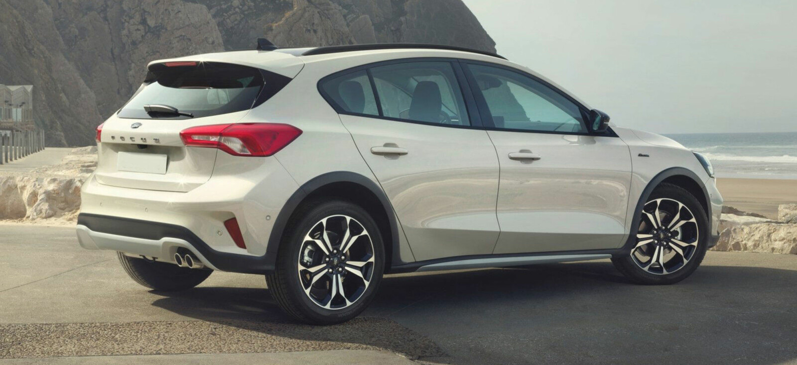 Ny utgave av Ford Focus kommer til Norge rundt årsskiftet. Focus Active starter på under 300.000 kroner. Ny utgave av Ford Focus kommer til Norge rundt årsskiftet. Focus Active starter på under 300.000 kroner.