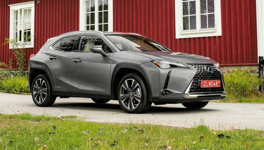 Lexus er ikke redde for å dra på litt, når det kommer til design. Det setter mange av kundene pris på. Lexus er ikke redde for å dra på litt, når det kommer til design. Det setter mange av kundene pris på.