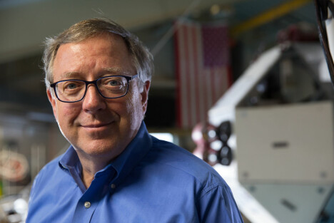 <b>EKSPERT: </b>Journalist, forfatter og produsent Stephen Petranek er ekspert på Mars og har vært redaktør i blant annet Discover, Washington Post og Time Magazine. <b>EKSPERT: </b>Journalist, forfatter og produsent Stephen Petranek er ekspert på Mars og har vært redaktør i blant annet Discover, Washington Post og Time Magazine.