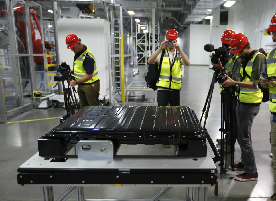 <b>BATTERIGIGANT: </b>Teslas batterifabrikk, Gigafactory 1 i Nevada i USA, skal ved utgangen av 2018 ha en kapasitet på 35 GWh i året. Her er det foreløpig litiumionebatterier som gjelder. <b>BATTERIGIGANT: </b>Teslas batterifabrikk, Gigafactory 1 i Nevada i USA, skal ved utgangen av 2018 ha en kapasitet på 35 GWh i året. Her er det foreløpig litiumionebatterier som gjelder.