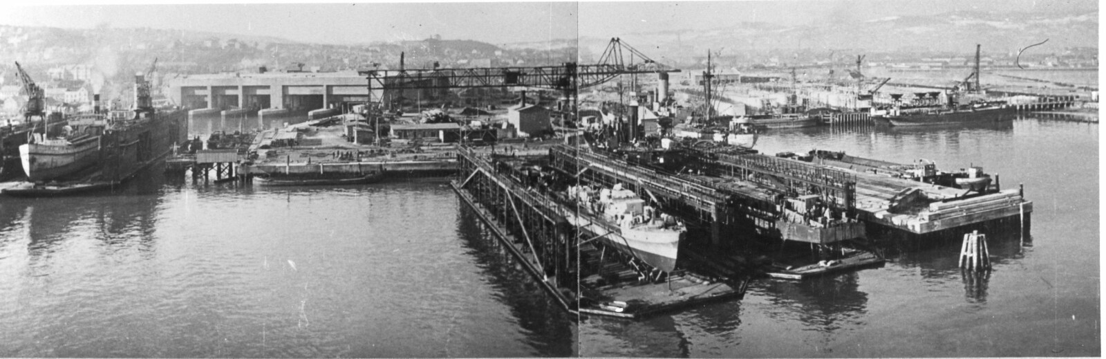 <b>NYHAVNA 1944:</b> Kriegsmarine-Arsenal Drontheim i februar 1944. Anlegget ble omorganisert fra Werft til Arsenal i september 1943. Foto: Samling Knut Sivertsen. <b>NYHAVNA 1944:</b> Kriegsmarine-Arsenal Drontheim i februar 1944. Anlegget ble omorganisert fra Werft til Arsenal i september 1943. Foto: Samling Knut Sivertsen.