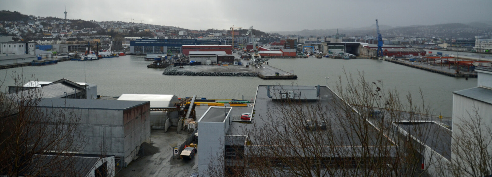 <b>NYHAVNA I DAG:</b> Dora I ruver fremdeles i bybildet med sitt blå tak til venstre i bildet. Til høyre i bildet, ved den blå krana, vises Dora II med de to dokkene. <b>NYHAVNA I DAG:</b> Dora I ruver fremdeles i bybildet med sitt blå tak til venstre i bildet. Til høyre i bildet, ved den blå krana, vises Dora II med de to dokkene.