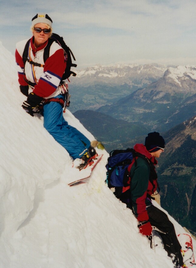 <b>KOMPIS:</b> Marco og bestekompisen Bertrand Delapierre gjør seg klar for Mallory-Porter, en ekstrem rute ned fra Aiguille du Midi (3842 moh) i Chamonix. <b>KOMPIS:</b> Marco og bestekompisen Bertrand Delapierre gjør seg klar for Mallory-Porter, en ekstrem rute ned fra Aiguille du Midi (3842 moh) i Chamonix.