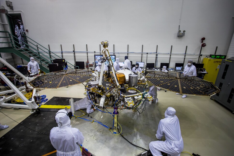 <b>DYR TEKNOLOGI: </b>Romsonden InSight har en prislapp på drøyt 7 milliarder kroner. Mandag kveld norsk tid kunne svært mye gå galt da den styrtet mot Mars' overflate. Da er det forståelig at stemningen var nervøs på kontrollrommet. <b>DYR TEKNOLOGI: </b>Romsonden InSight har en prislapp på drøyt 7 milliarder kroner. Mandag kveld norsk tid kunne svært mye gå galt da den styrtet mot Mars' overflate. Da er det forståelig at stemningen var nervøs på kontrollrommet.