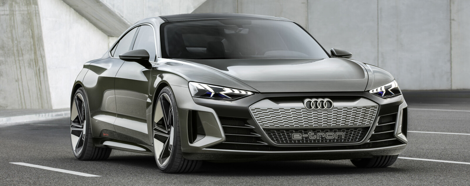 <b>ELBIL:</b> Audi e-tron GT er en firedørs sedan med firehjulstrekk og en rekkevidde på over 400 km ifølge WLTP-standarden. <b>ELBIL:</b> Audi e-tron GT er en firedørs sedan med firehjulstrekk og en rekkevidde på over 400 km ifølge WLTP-standarden.