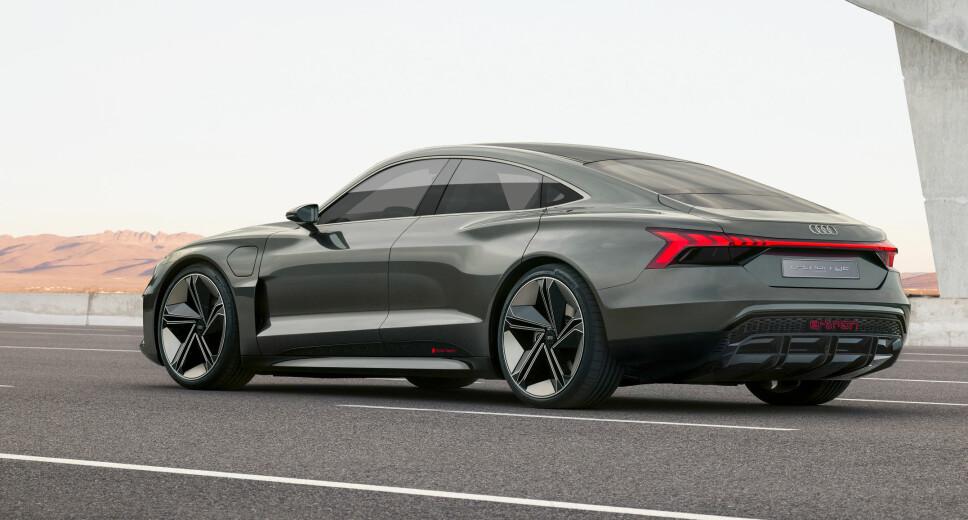<b>REKKEVIDDE:</b> Audi e-tron GT skal kunne kjøre 400 km (WLTP) på en lading. <b>REKKEVIDDE:</b> Audi e-tron GT skal kunne kjøre 400 km (WLTP) på en lading.