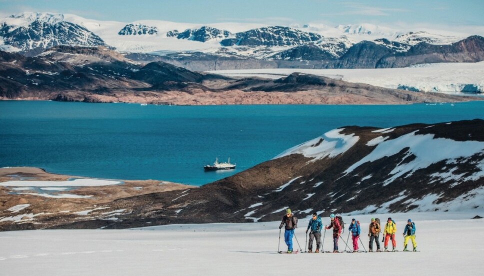 FJÆRA: Å gå fra fjord til fjell gir en egen opplevelse av toppturene. FJÆRA: Å gå fra fjord til fjell gir en egen opplevelse av toppturene.