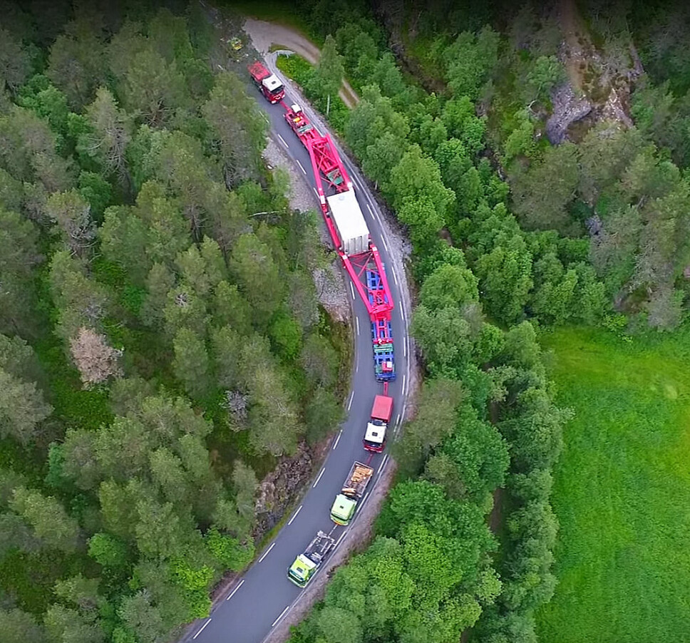 ENDA FLERE HJUL: På det meste var fem trekkvogner med på transporten. ENDA FLERE HJUL: På det meste var fem trekkvogner med på transporten.
