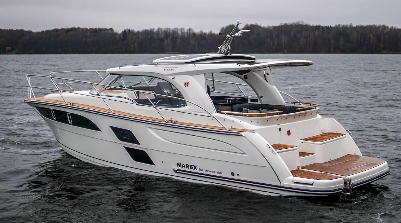 VERDENSPREMIERE: 360 Cabriolet Cruiser har verdenspremiere på den gigantiske båtutstillingen BOOT i Düsseldorf i januar. Marex har åpnet for bestillinger. VERDENSPREMIERE: 360 Cabriolet Cruiser har verdenspremiere på den gigantiske båtutstillingen BOOT i Düsseldorf i januar. Marex har åpnet for bestillinger.