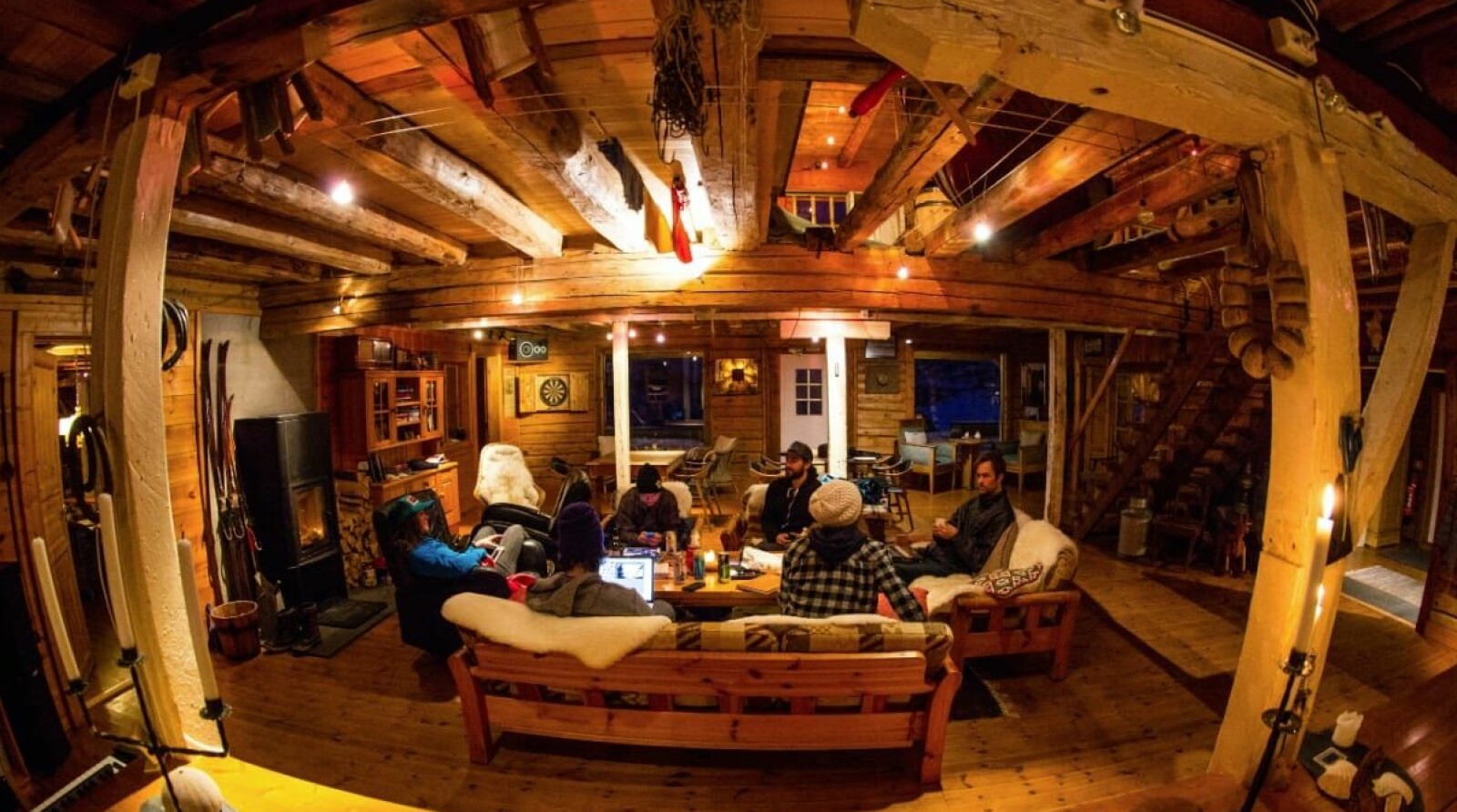 OPPLADING: På Lofoten Ski Lodge finner du en hjemmekoselig atmosfære, og mange hyggelige toppturinteresserte OPPLADING: På Lofoten Ski Lodge finner du en hjemmekoselig atmosfære, og mange hyggelige toppturinteresserte