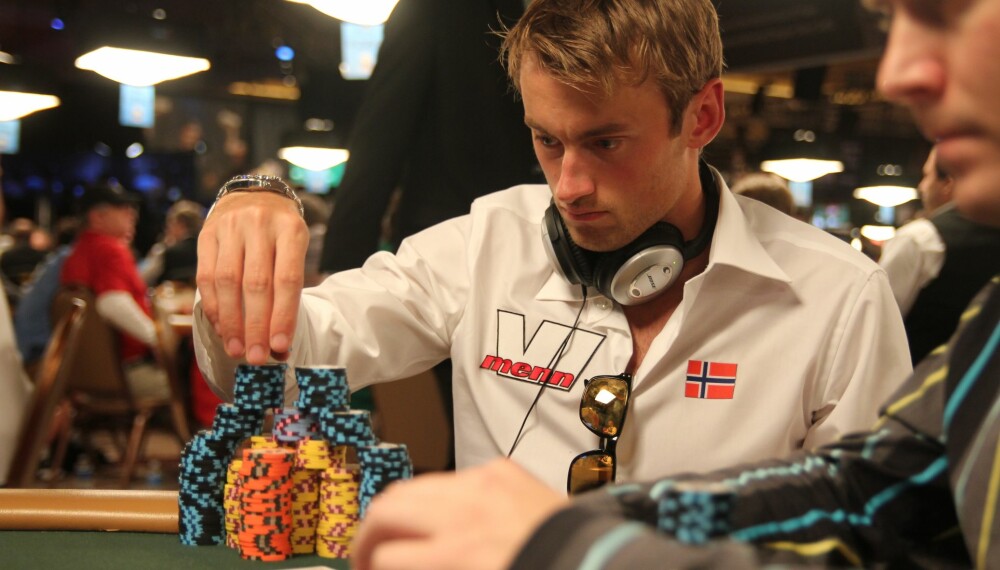 VM PÅ BORTEBANE: Petter spiller VM i poker i Las Vegas for Vi Menn. Det gikk slett ikke ille – han hanket inn 17.000 dollar på første forsøk. VM PÅ BORTEBANE: Petter spiller VM i poker i Las Vegas for Vi Menn. Det gikk slett ikke ille – han hanket inn 17.000 dollar på første forsøk.