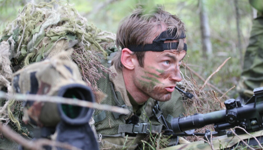 IN THE ARMY NOW: Petter tester skarpskytterifle på Rena. IN THE ARMY NOW: Petter tester skarpskytterifle på Rena.