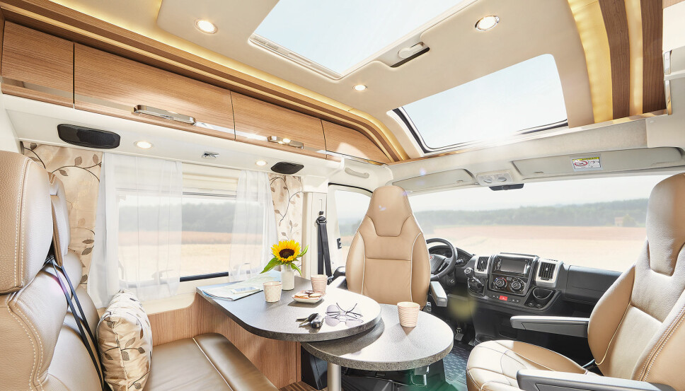 <b>VAN
CHARMING GT: </b>Sømløst mellom cockpit og sittegruppa gir en bedre romfølelse. <b>VAN
CHARMING GT: </b>Sømløst mellom cockpit og sittegruppa gir en bedre romfølelse.