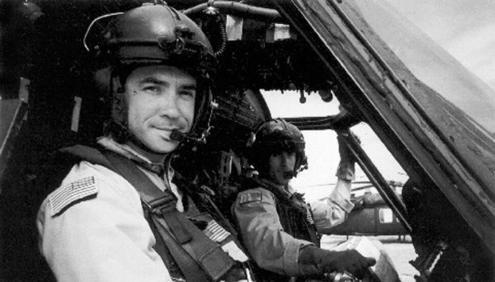<b>BLACK HAWK-PILOT:</b> Durant ankom Somalia i august 1993. Han hadde da tjenestegjort både under invasjonen i Panama (1989-90) for å kaste Manuel Noriega og i Gulfkrigen (Operation Desert Storm) i 1990-1991. <b>BLACK HAWK-PILOT:</b> Durant ankom Somalia i august 1993. Han hadde da tjenestegjort både under invasjonen i Panama (1989-90) for å kaste Manuel Noriega og i Gulfkrigen (Operation Desert Storm) i 1990-1991.