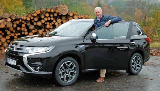 Mitsubishi Outlander er en av de ladbare hybridene som solgte svært bra i fjor. Mitsubishi Outlander er en av de ladbare hybridene som solgte svært bra i fjor.