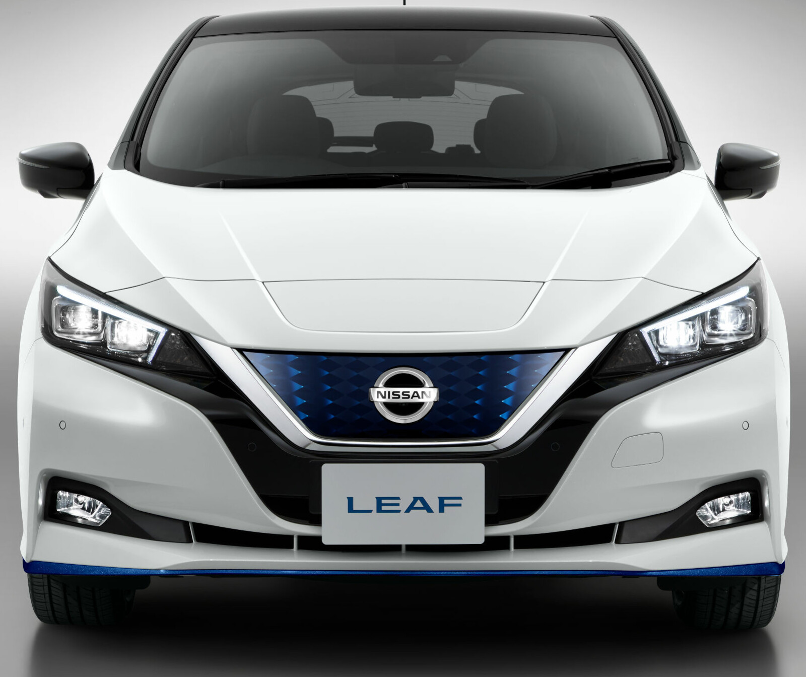 2019 NISSEN E+: Nye Nissan Leaf e+ får større batteri og lenger rekkevidde. 2019 NISSEN E+: Nye Nissan Leaf e+ får større batteri og lenger rekkevidde.