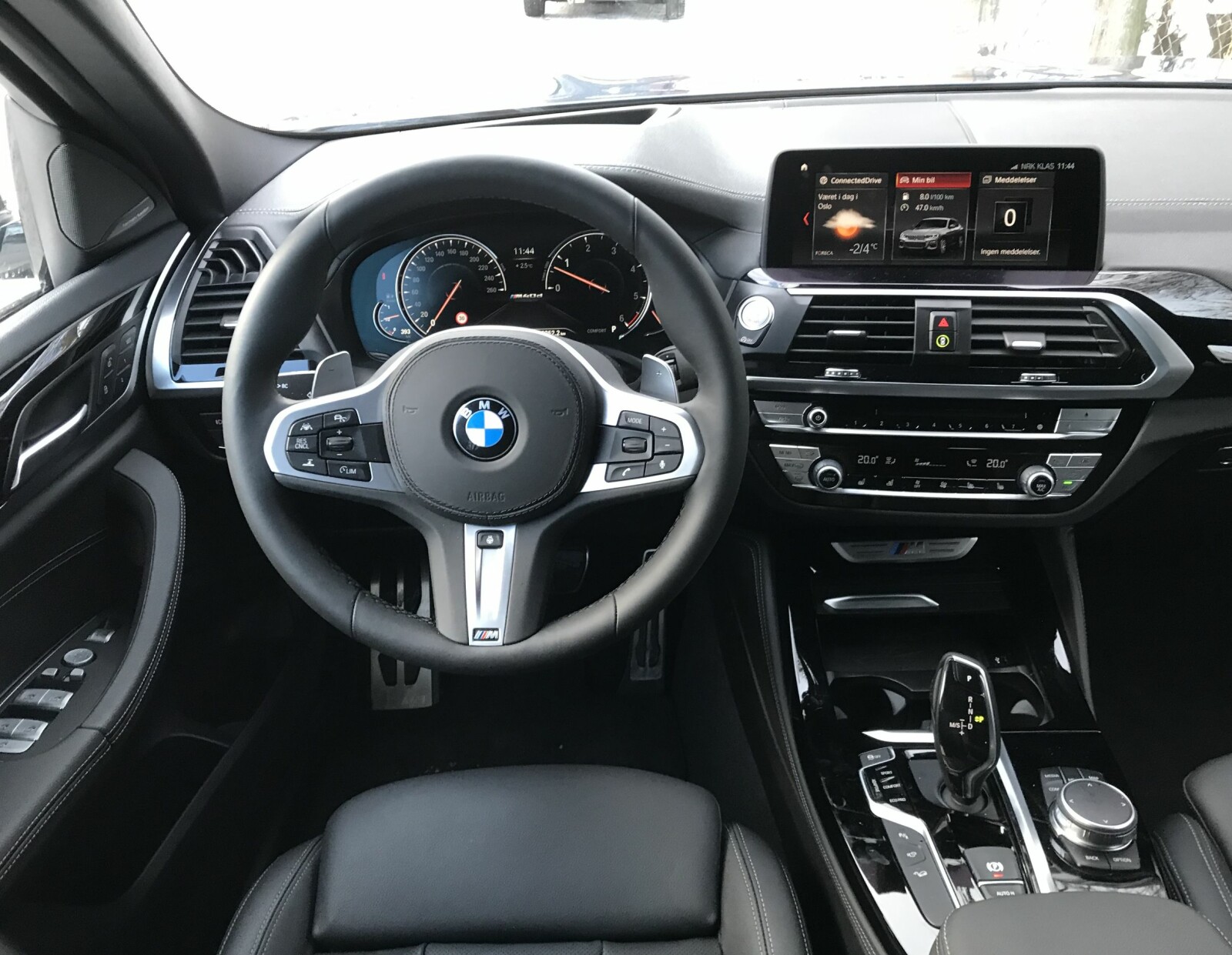 <b>DUNKELT:</b> Mørk og maskulin, men svært brukervennlig cockpit. <b>DUNKELT:</b> Mørk og maskulin, men svært brukervennlig cockpit.