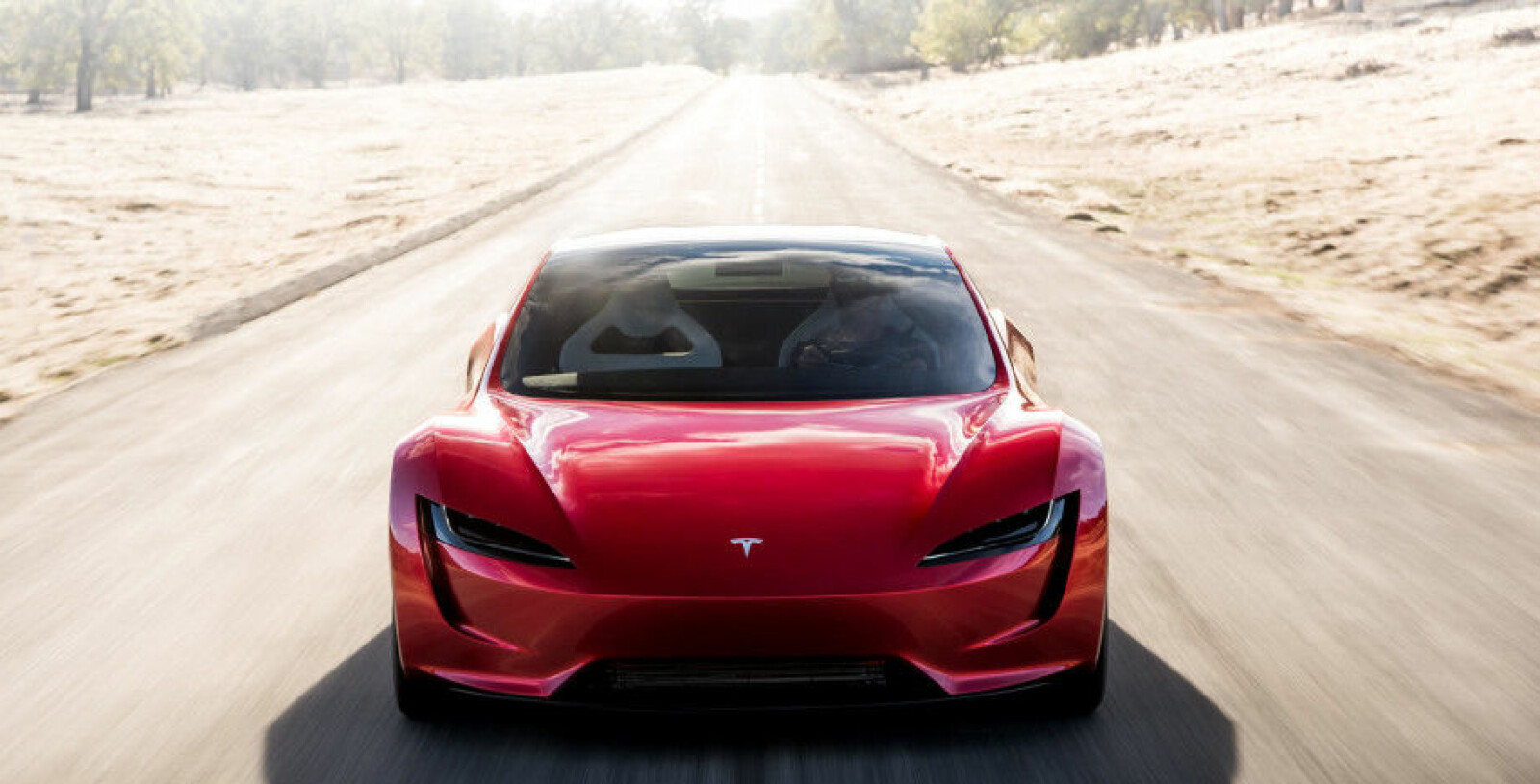SVEVEBIL: Musk sier Tesla Roadster kanskje kan sveve over bakken. SVEVEBIL: Musk sier Tesla Roadster kanskje kan sveve over bakken.