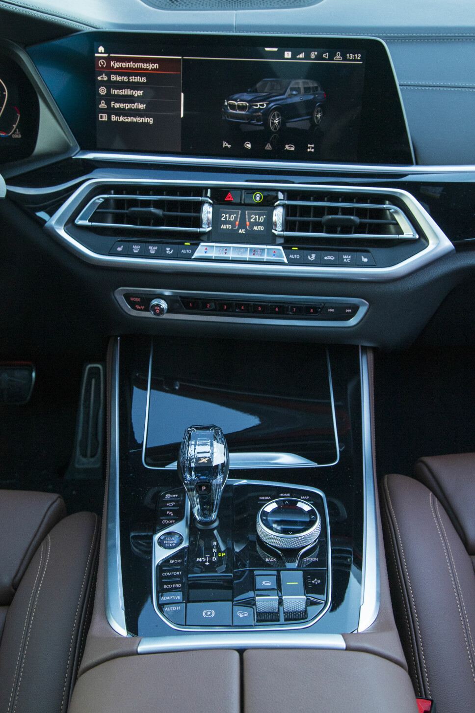 BMW X5 INSTRUMENTER: Heldigitalt dashbord i nye BMW X5, god betjeningsløsning på ratt. BMW X5 INSTRUMENTER: Heldigitalt dashbord i nye BMW X5, god betjeningsløsning på ratt.