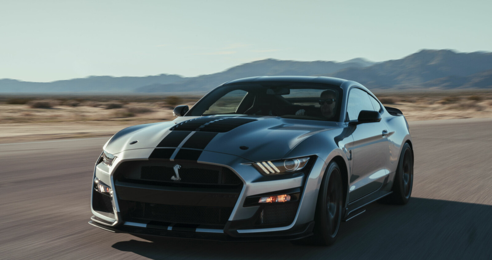 GLUPSK: Grillen og luftinntakene er glupskere enn noensinne på en Mustang. GLUPSK: Grillen og luftinntakene er glupskere enn noensinne på en Mustang.