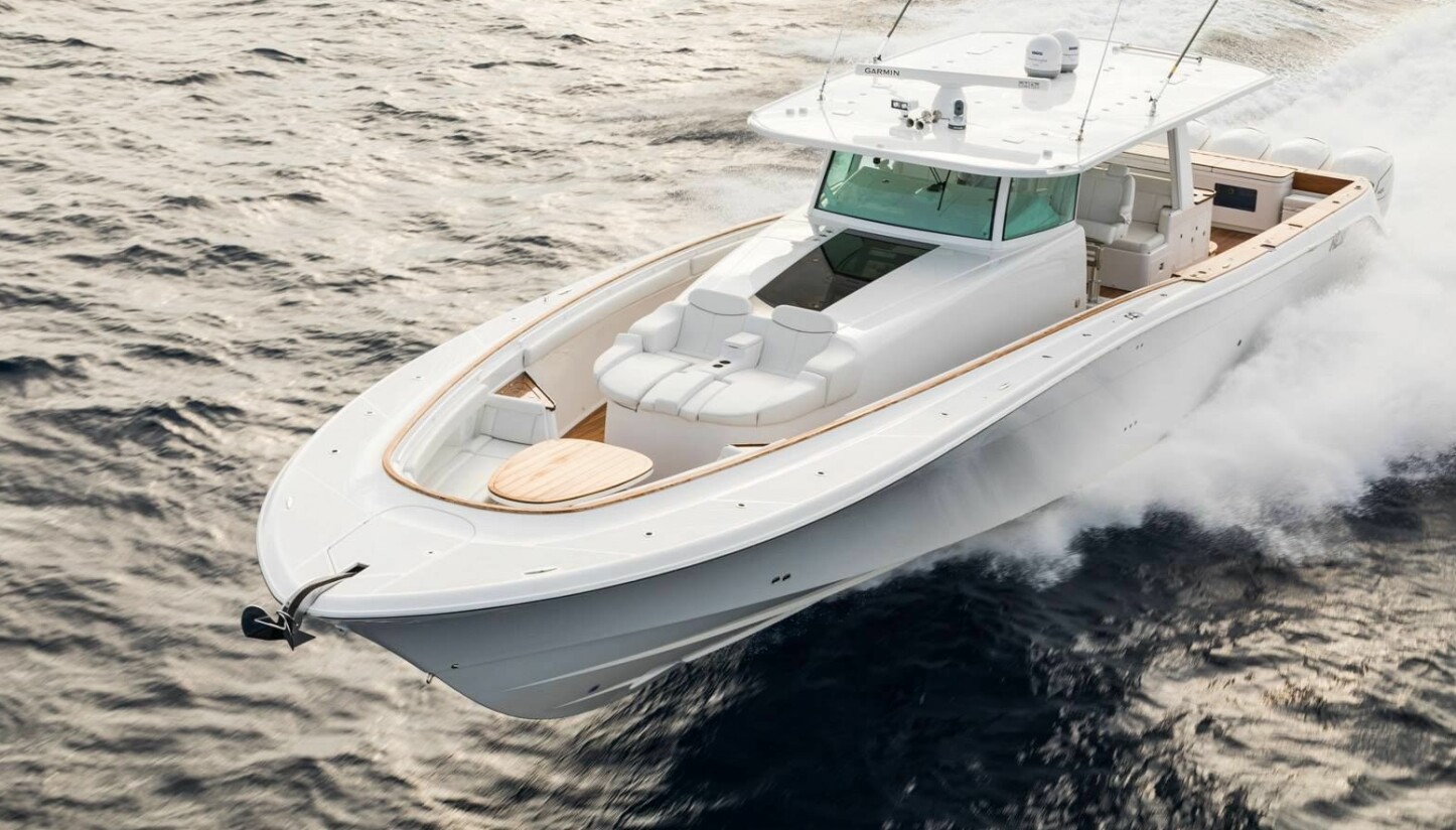 SENTERKONSOLL: HBC 65 Estrella - en Mega Center Console Yacht. SENTERKONSOLL: HBC 65 Estrella - en Mega Center Console Yacht.