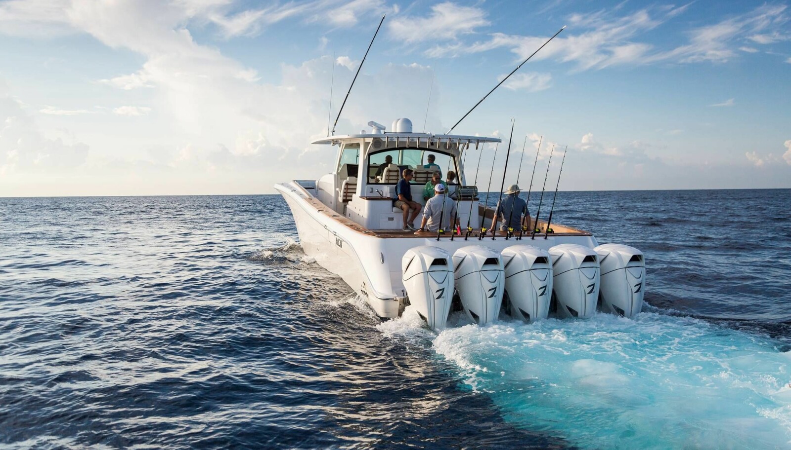 VOLDSOMT: Fem V8-ere med 627 hester hver fra Seven Marine. VOLDSOMT: Fem V8-ere med 627 hester hver fra Seven Marine.
